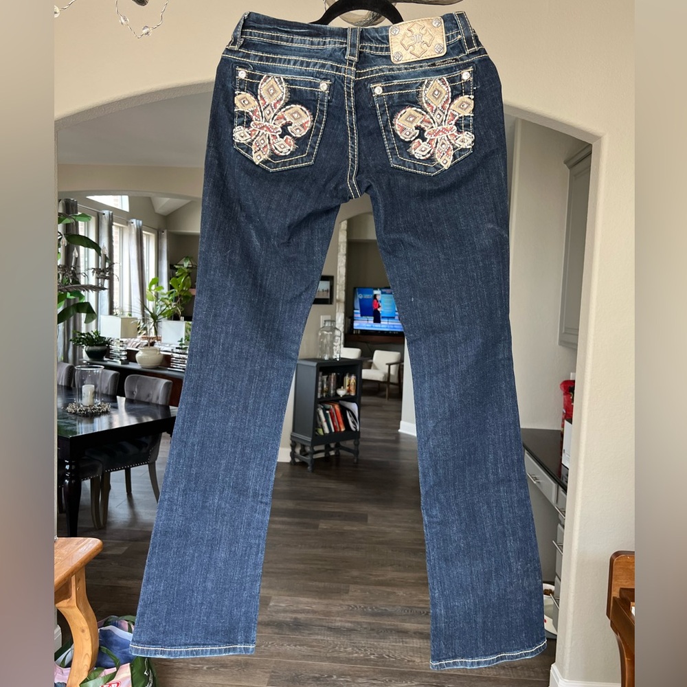 Excellent condition, Miss Me dark blue jeans, 28 signature slim boot.
